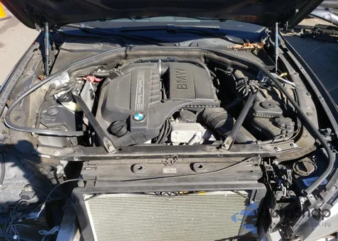 2013 BMW 535 Xi z USA, uszkodzony, nr VIN WBAFU7C57DDU77678